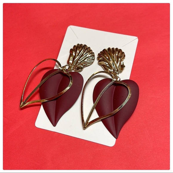 💕Beautiful Gold Tone Maroon Heart Fashion Earrings💕 - Picture 4 of 7